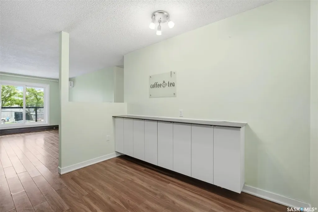 536 4th Avenue N Saskatoon SK S7K 2M7