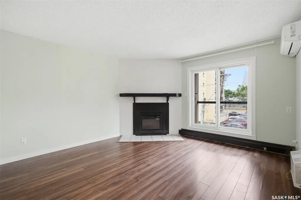 536 4th Avenue N Saskatoon SK S7K 2M7