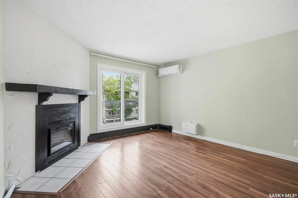 536 4th Avenue N Saskatoon SK S7K 2M7