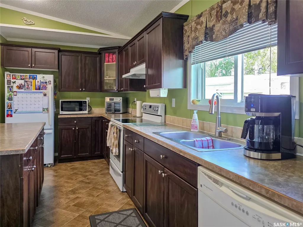 555 Dielschneider Road Melville SK S0A 2P0