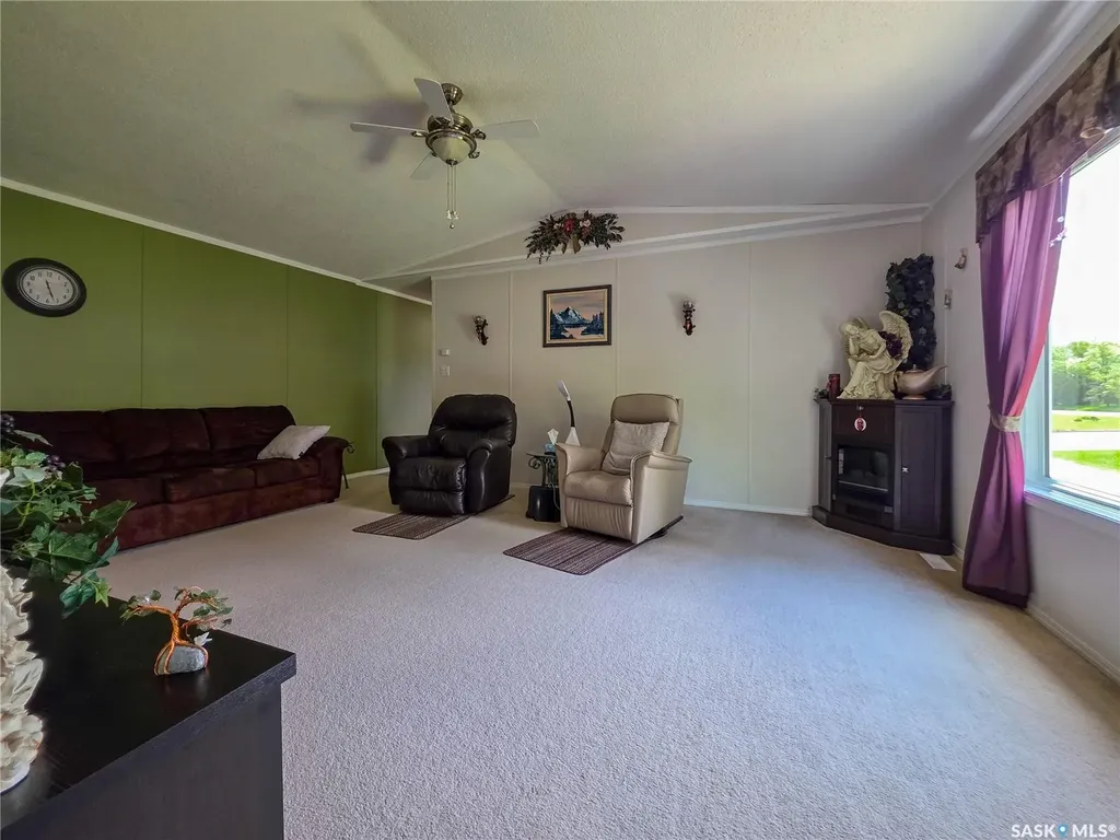 555 Dielschneider Road Melville SK S0A 2P0