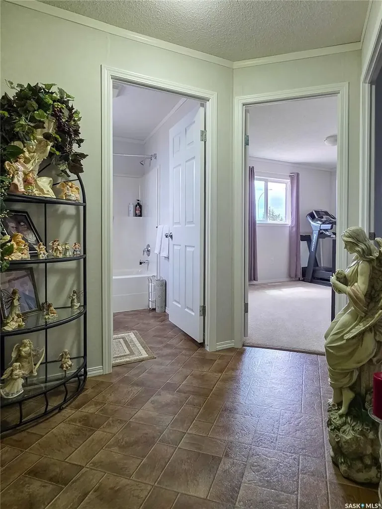 555 Dielschneider Road Melville SK S0A 2P0
