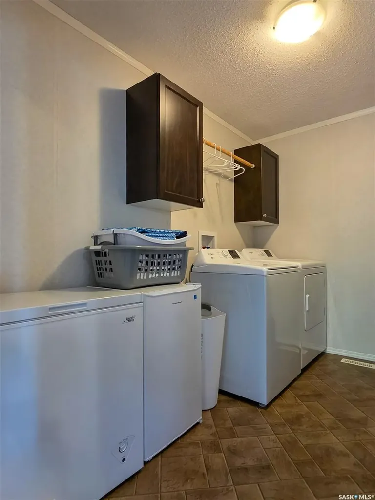 555 Dielschneider Road Melville SK S0A 2P0