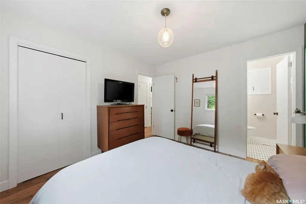 713 6th Street E Saskatoon SK S7H 1C5