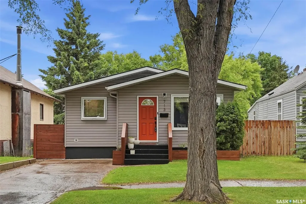 713 6th Street E Saskatoon SK S7H 1C5
