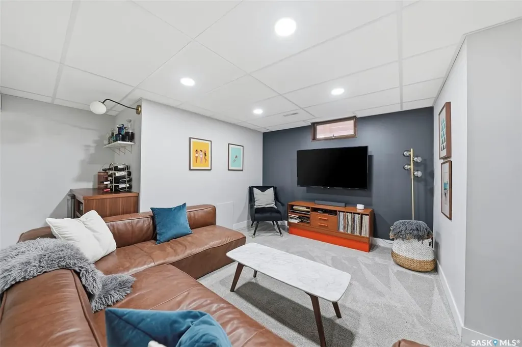 713 6th Street E Saskatoon SK S7H 1C5
