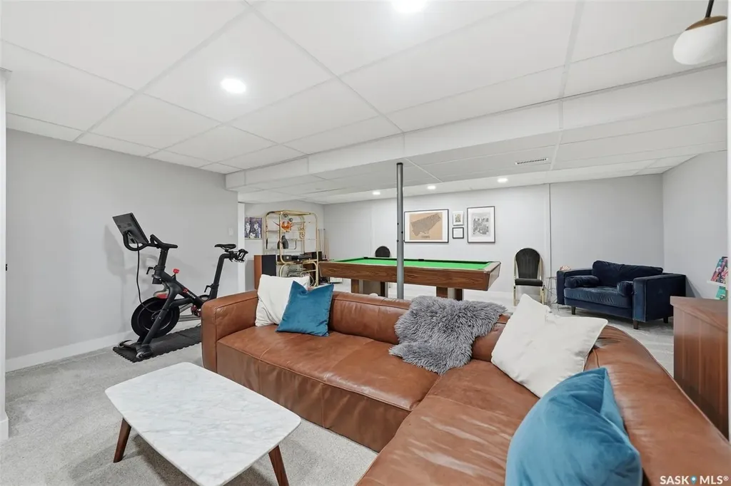 713 6th Street E Saskatoon SK S7H 1C5
