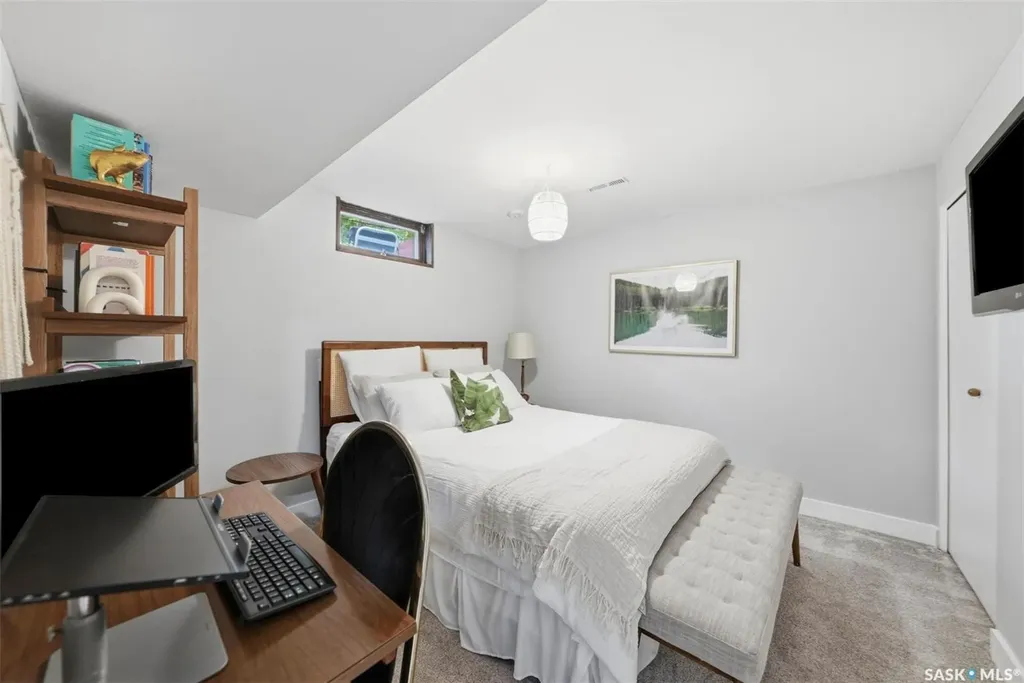 713 6th Street E Saskatoon SK S7H 1C5
