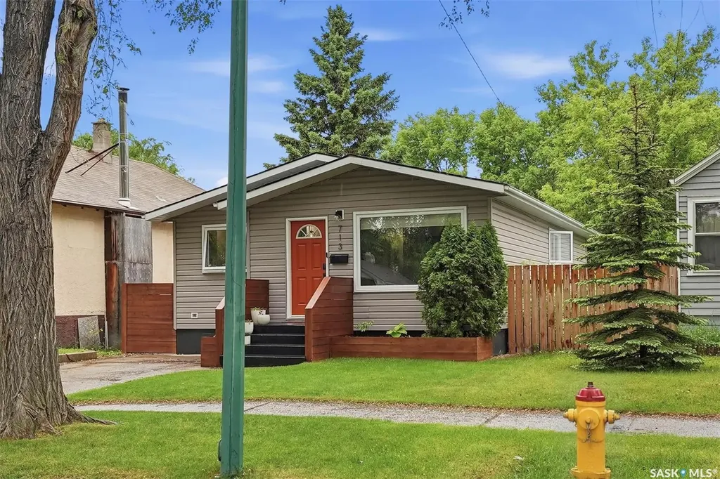 713 6th Street E Saskatoon SK S7H 1C5