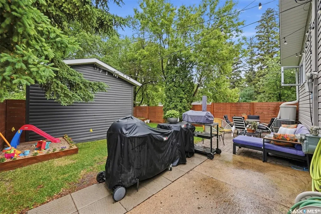 713 6th Street E Saskatoon SK S7H 1C5