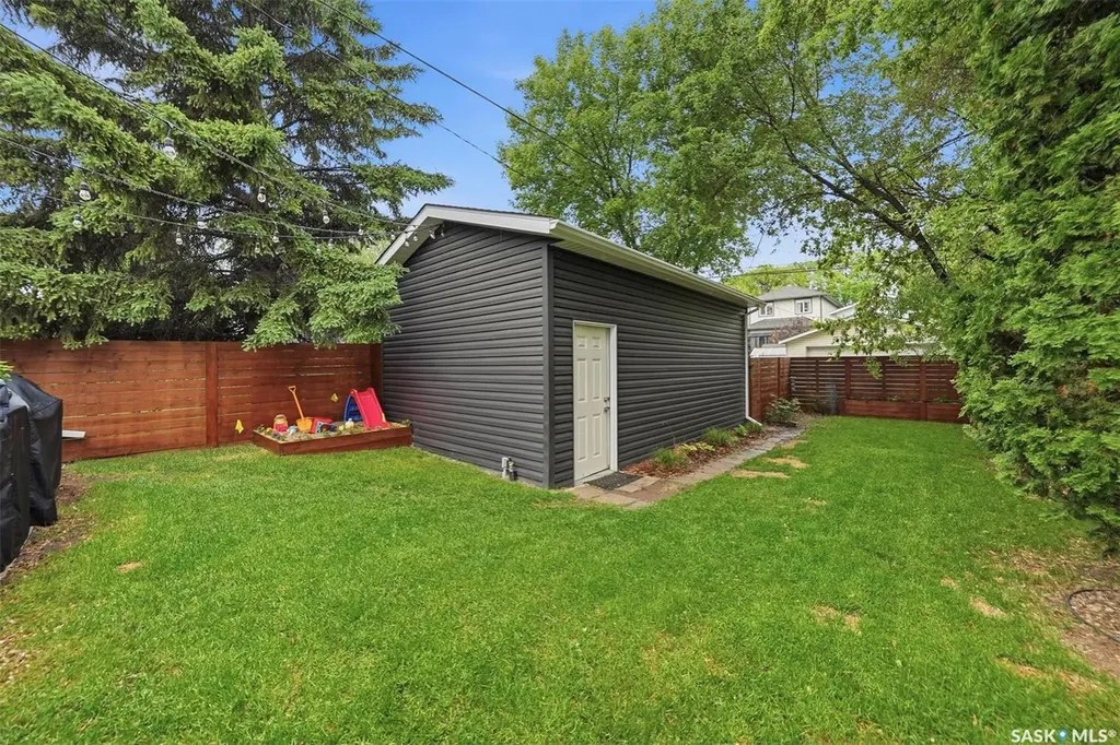 713 6th Street E Saskatoon SK S7H 1C5