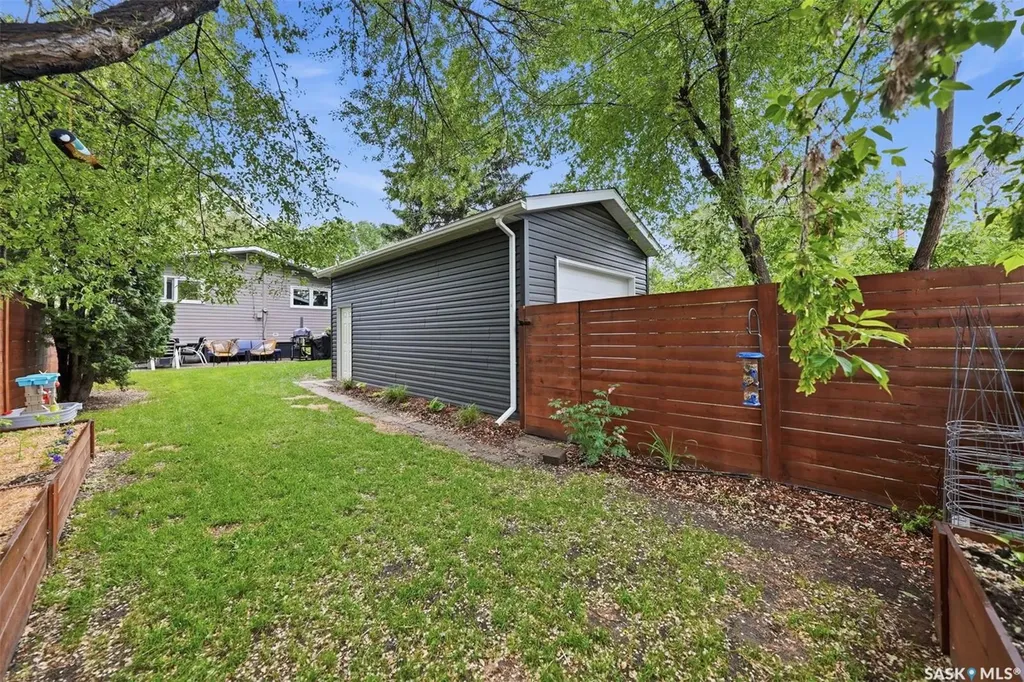 713 6th Street E Saskatoon SK S7H 1C5