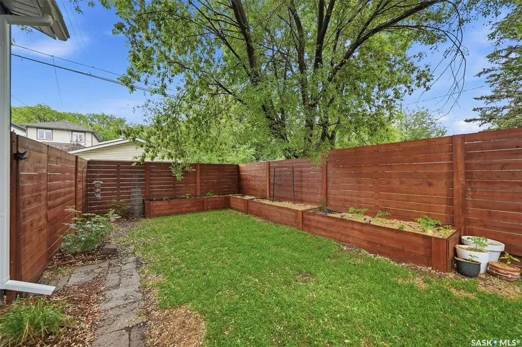 713 6th Street E Saskatoon SK S7H 1C5