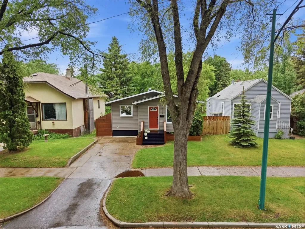 713 6th Street E Saskatoon SK S7H 1C5