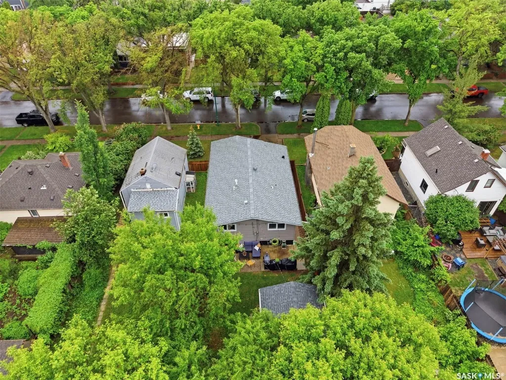 713 6th Street E Saskatoon SK S7H 1C5