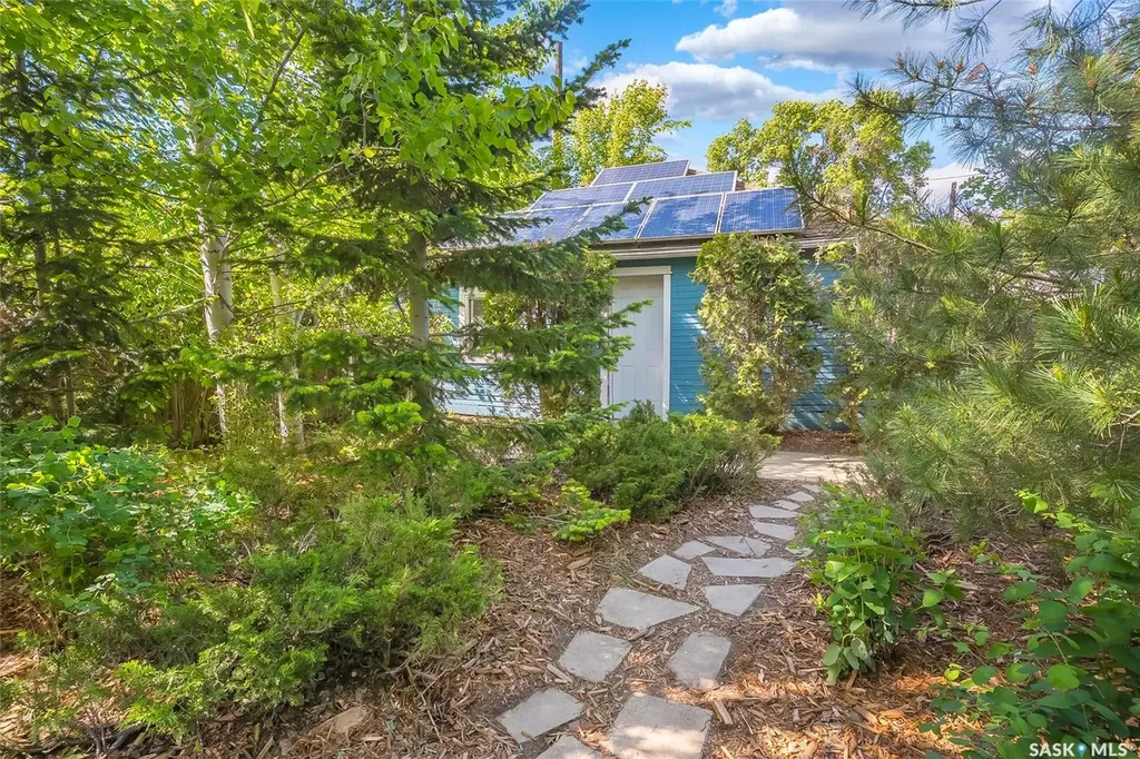 725 11th Street E Saskatoon SK S7N 0G4