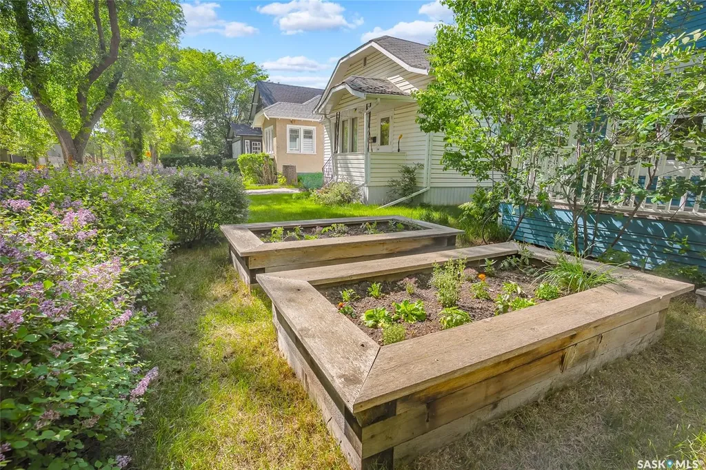 725 11th Street E Saskatoon SK S7N 0G4