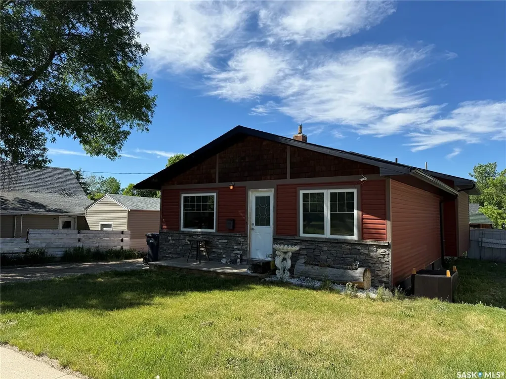 103 4th Avenue SE Weyburn SK S4H 1X7