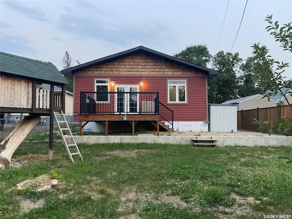 103 4th Avenue SE Weyburn SK S4H 1X7