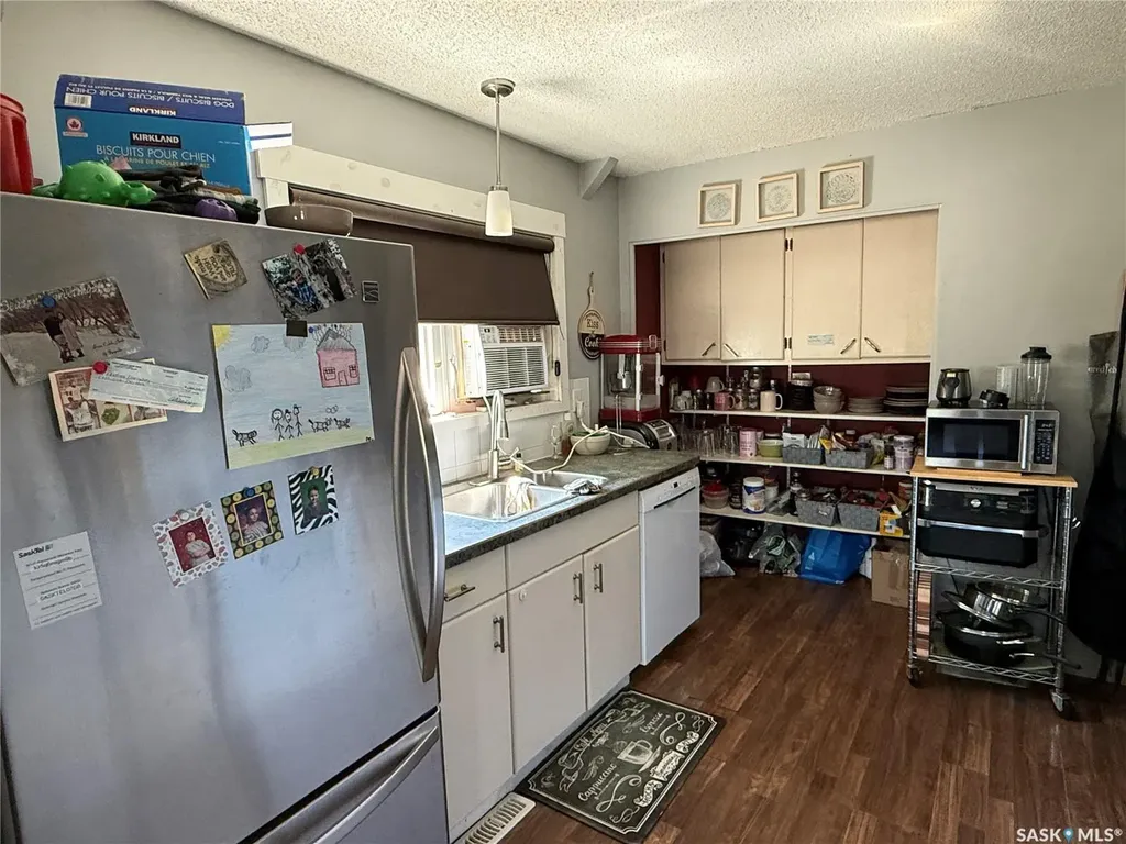 103 4th Avenue SE Weyburn SK S4H 1X7
