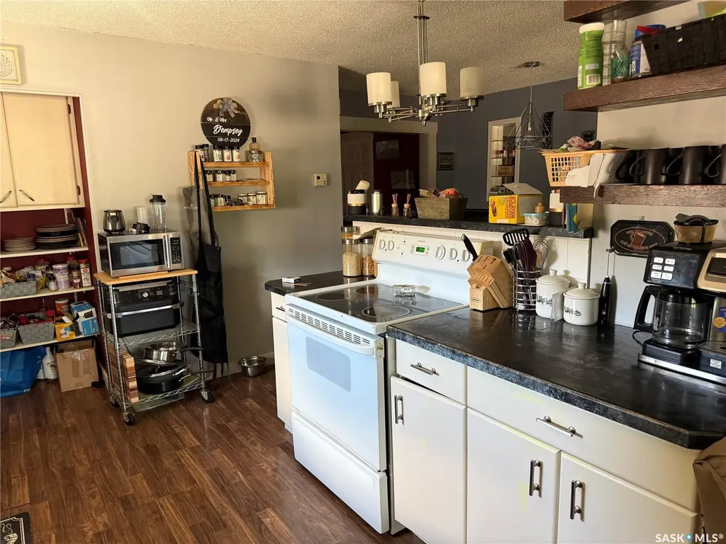 103 4th Avenue SE Weyburn SK S4H 1X7