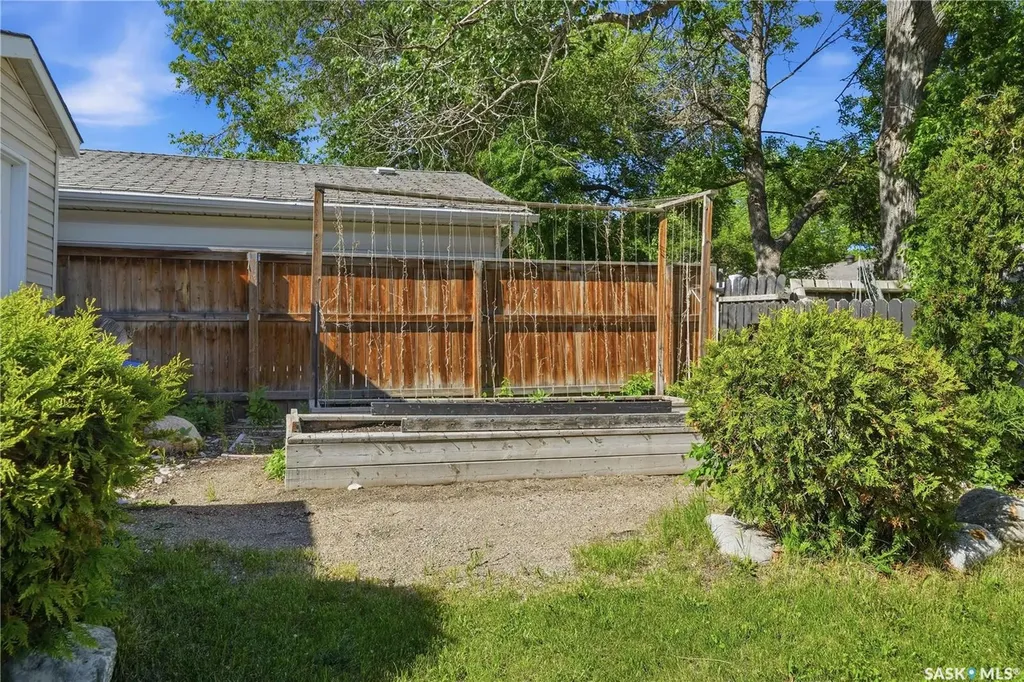 49 Scott Street Regina SK S4S 4A1