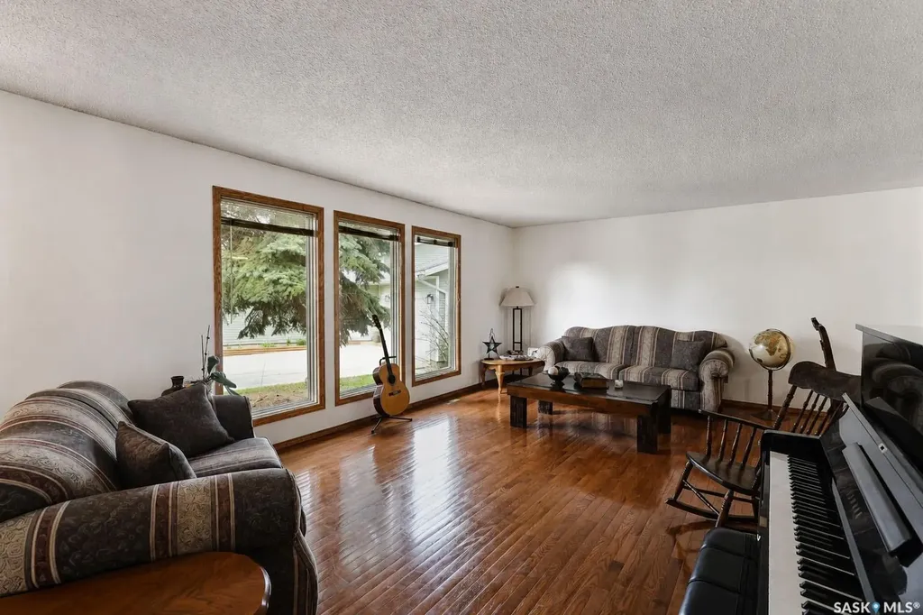837 Conroy Place Prince Albert SK S6V 6Y7