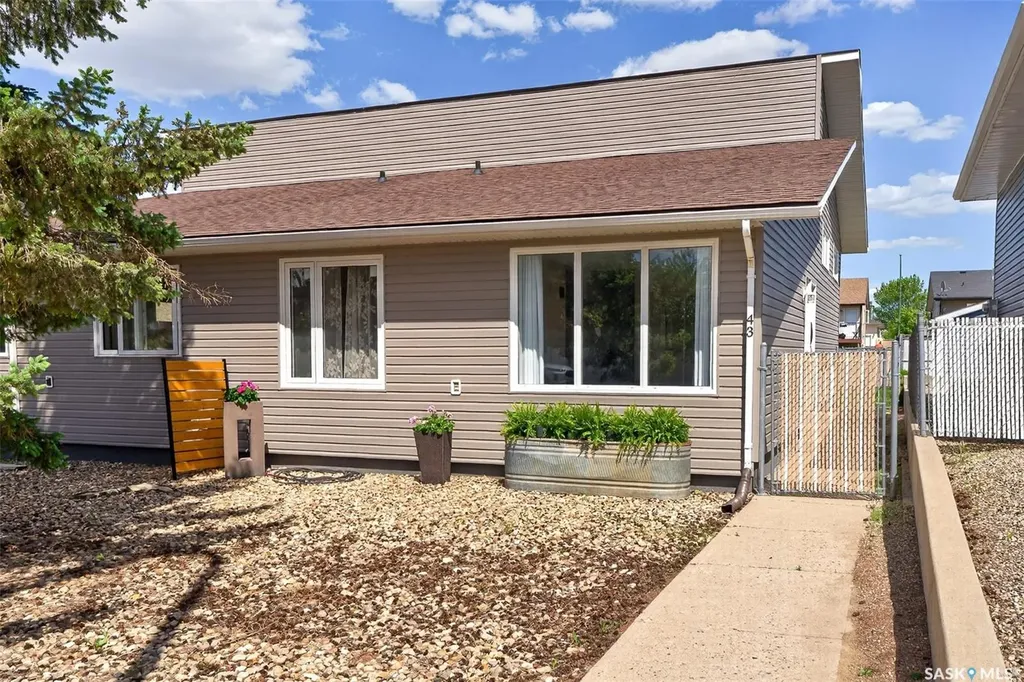 43 Arlington Avenue Moose Jaw SK S6K 1B2