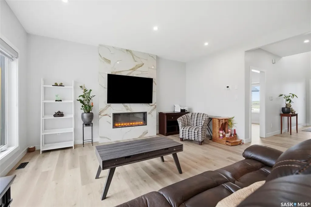 255 Flynn Cove Saskatoon SK S7V 0J8
