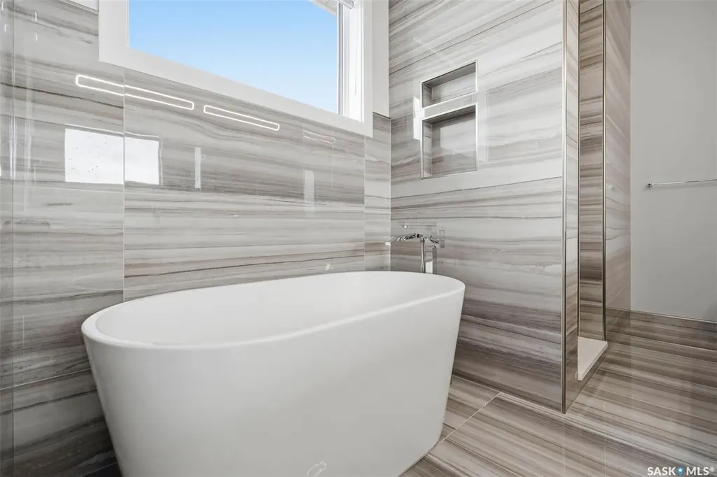 255 Flynn Cove Saskatoon SK S7V 0J8