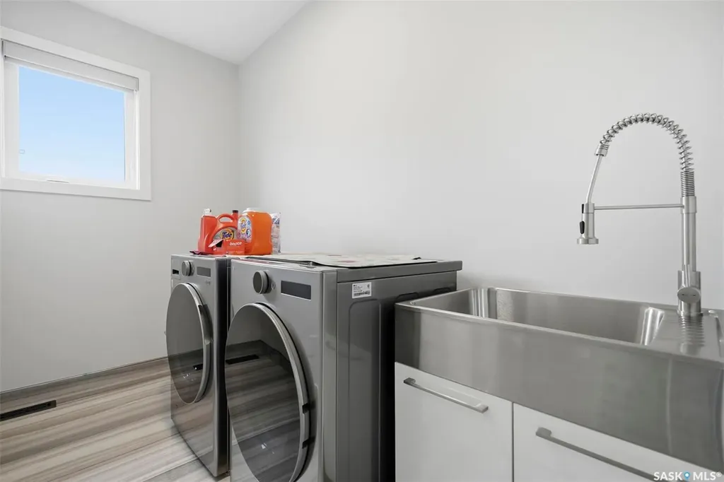 255 Flynn Cove Saskatoon SK S7V 0J8