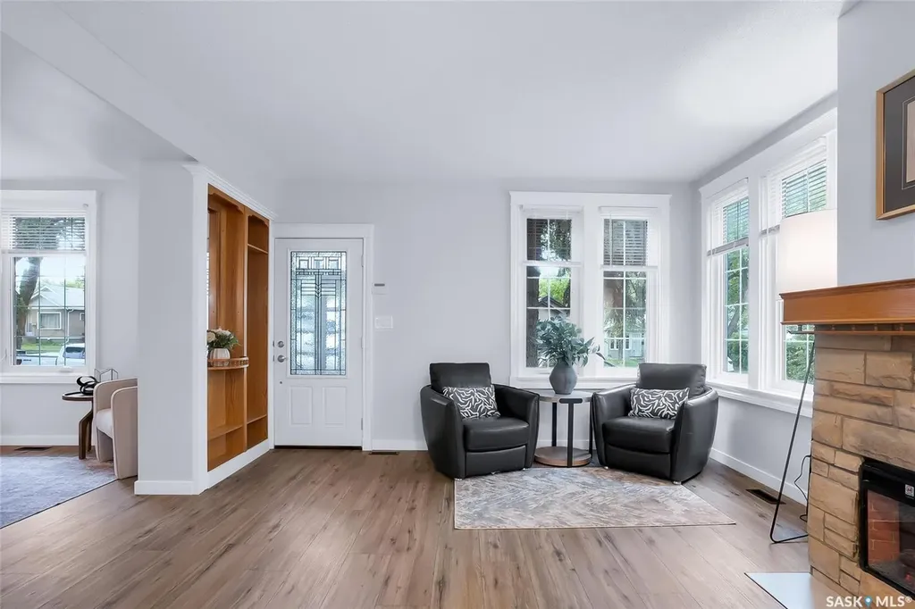 1121 B Avenue N Saskatoon SK S7L 1G2