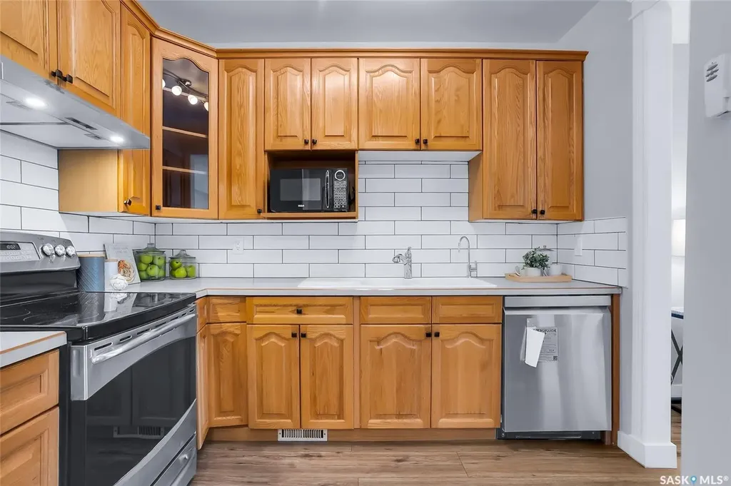 1121 B Avenue N Saskatoon SK S7L 1G2
