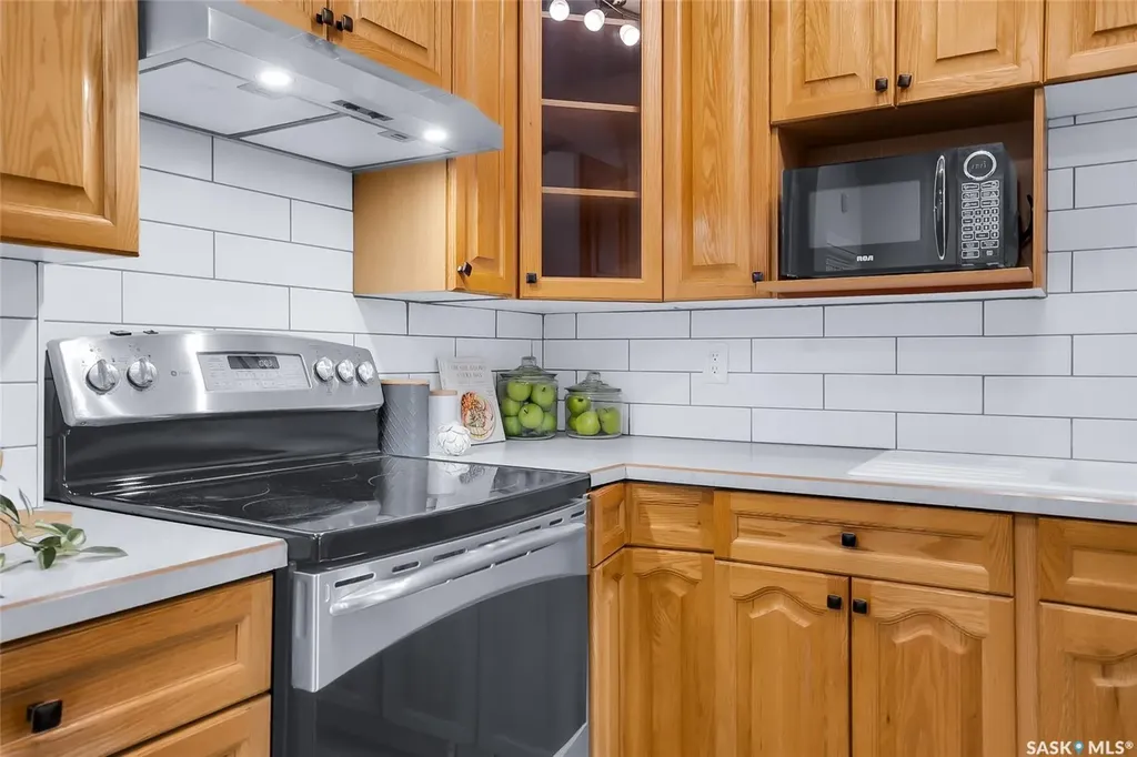 1121 B Avenue N Saskatoon SK S7L 1G2
