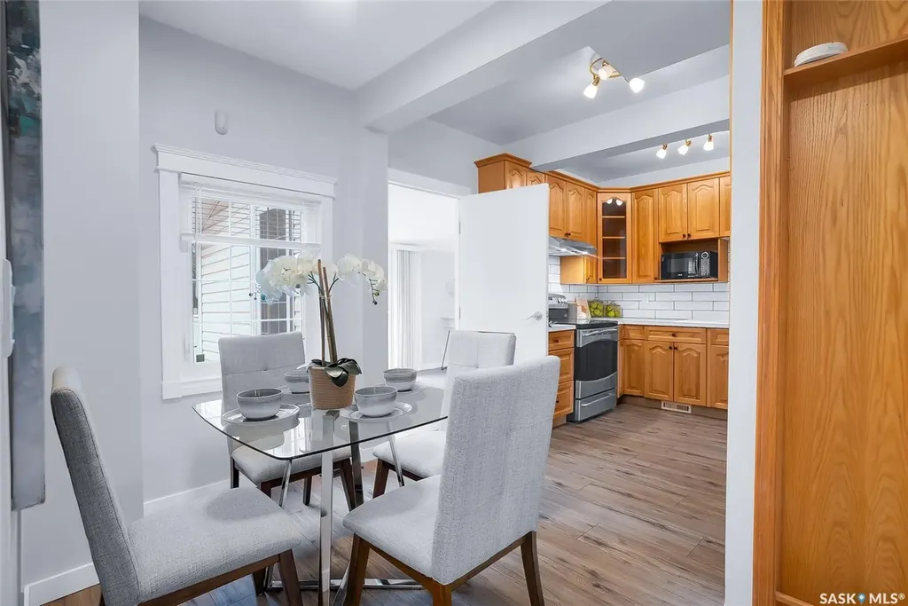 1121 B Avenue N Saskatoon SK S7L 1G2