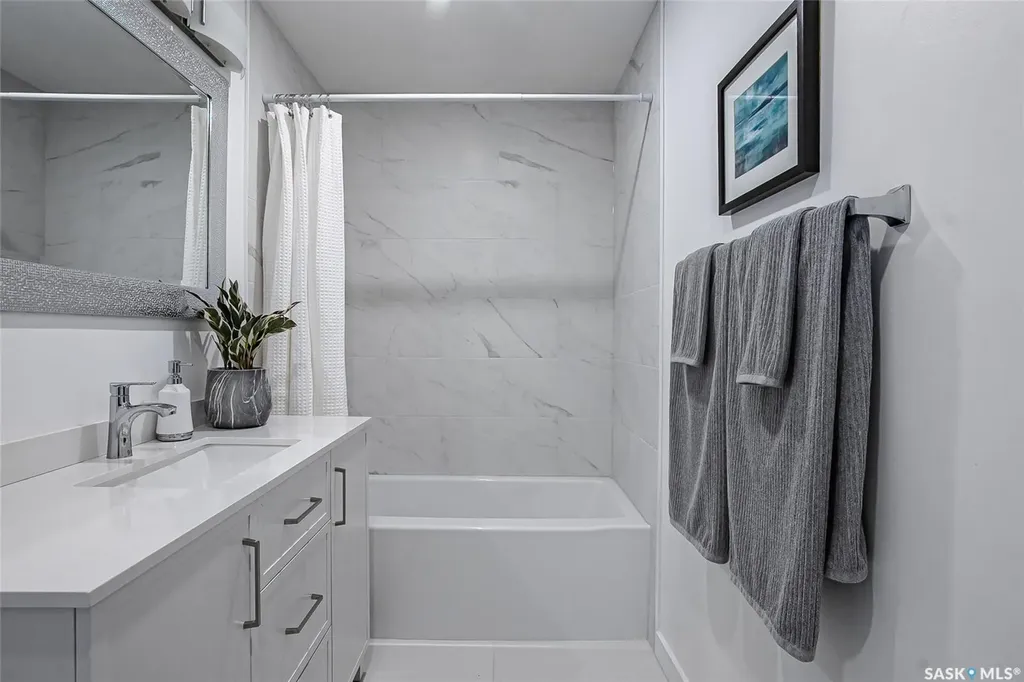 1121 B Avenue N Saskatoon SK S7L 1G2