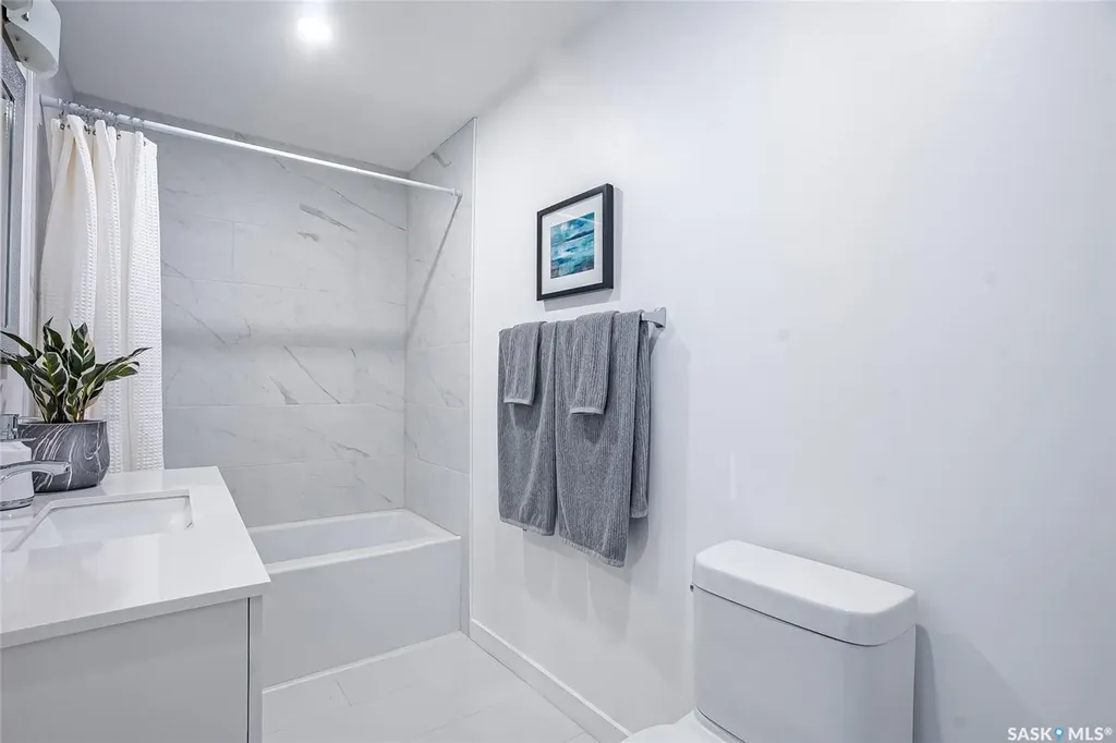 1121 B Avenue N Saskatoon SK S7L 1G2