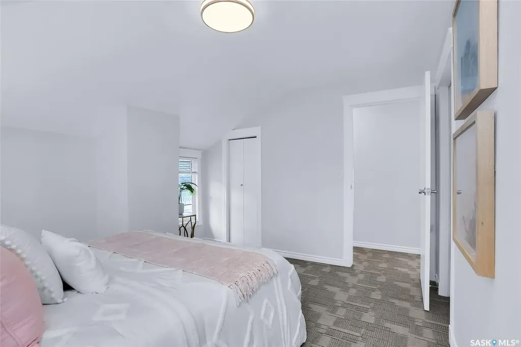 1121 B Avenue N Saskatoon SK S7L 1G2