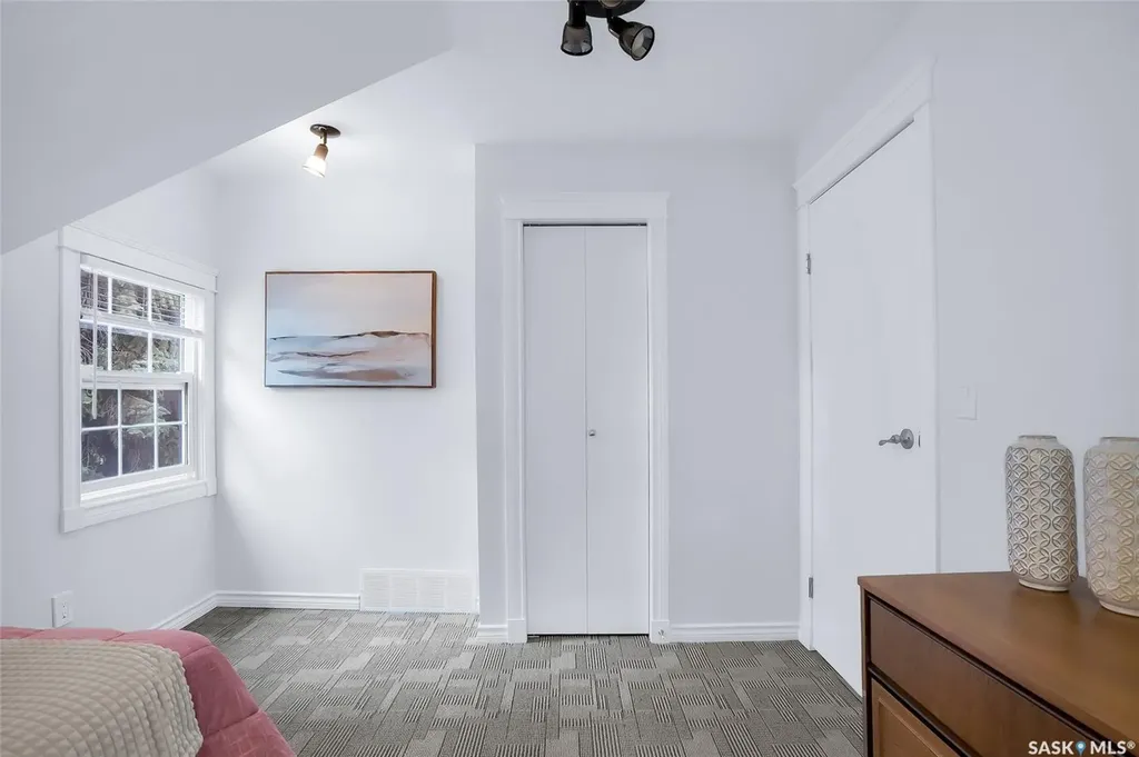 1121 B Avenue N Saskatoon SK S7L 1G2