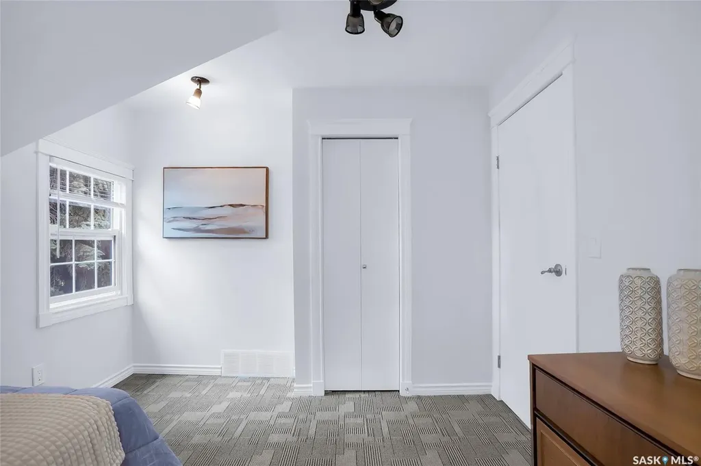 1121 B Avenue N Saskatoon SK S7L 1G2