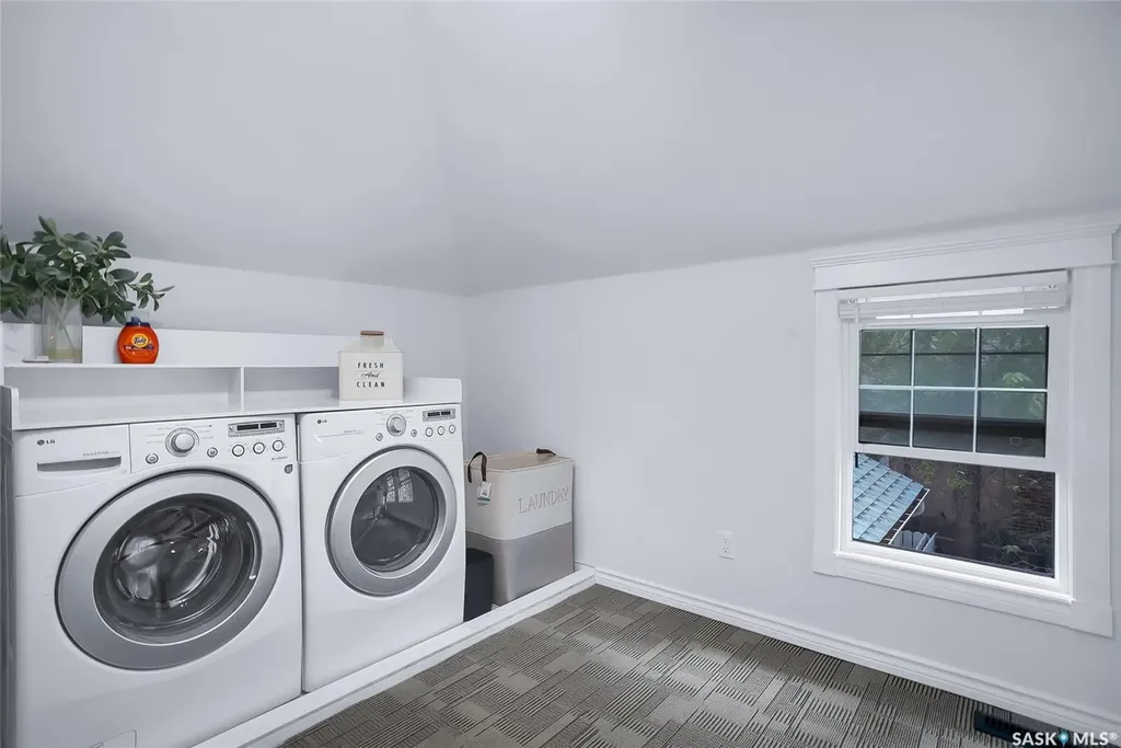 1121 B Avenue N Saskatoon SK S7L 1G2