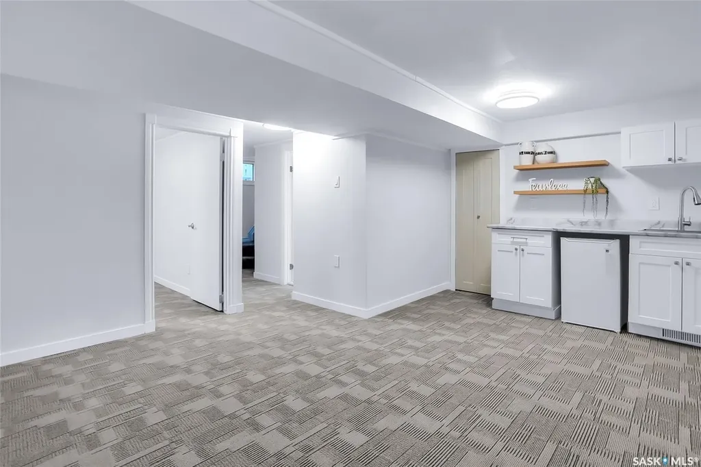1121 B Avenue N Saskatoon SK S7L 1G2