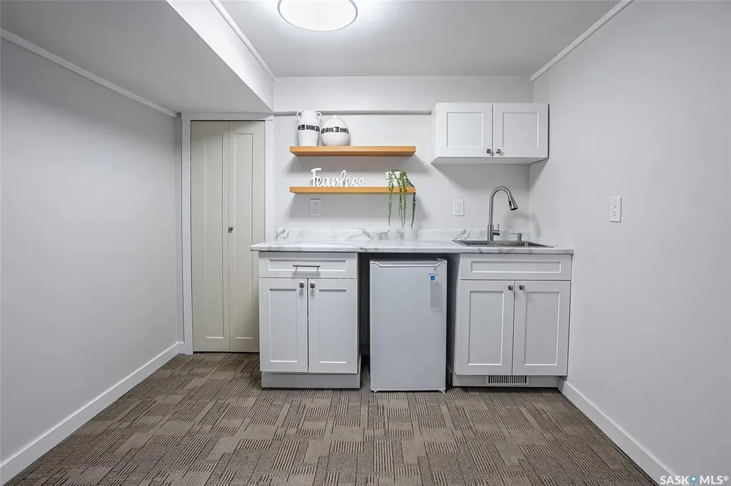 1121 B Avenue N Saskatoon SK S7L 1G2
