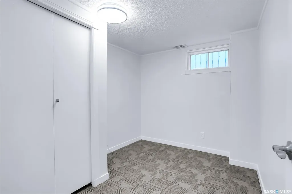 1121 B Avenue N Saskatoon SK S7L 1G2