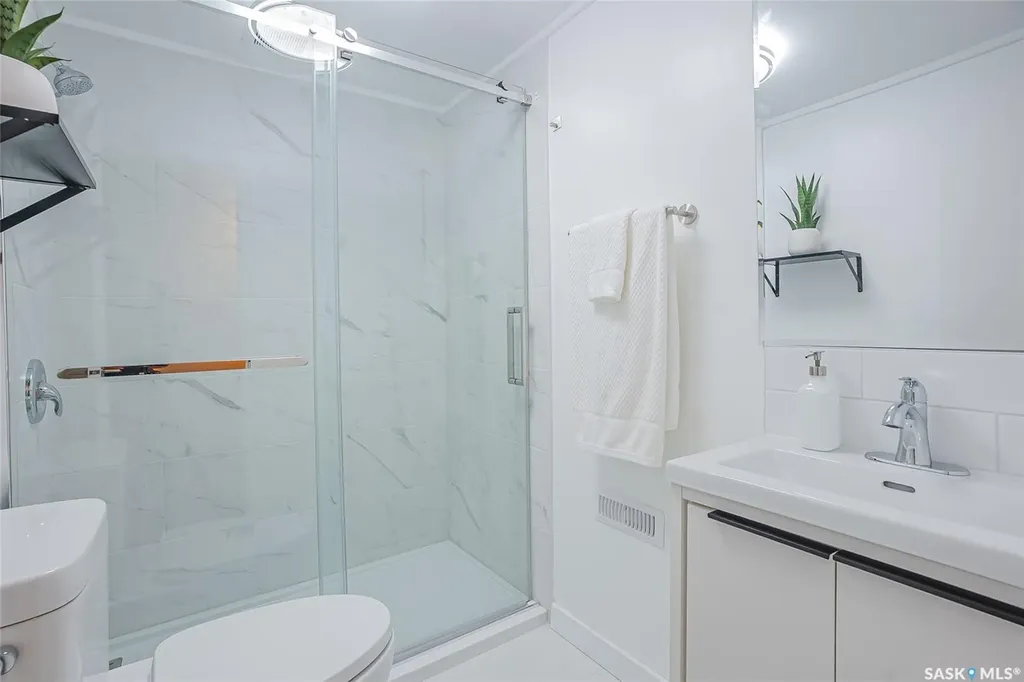 1121 B Avenue N Saskatoon SK S7L 1G2
