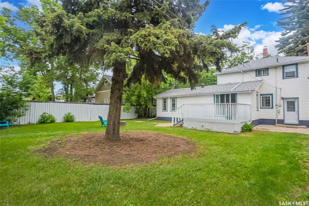 1121 B Avenue N Saskatoon SK S7L 1G2