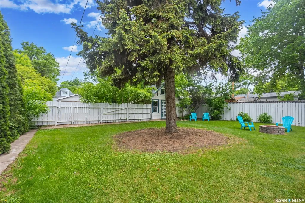 1121 B Avenue N Saskatoon SK S7L 1G2