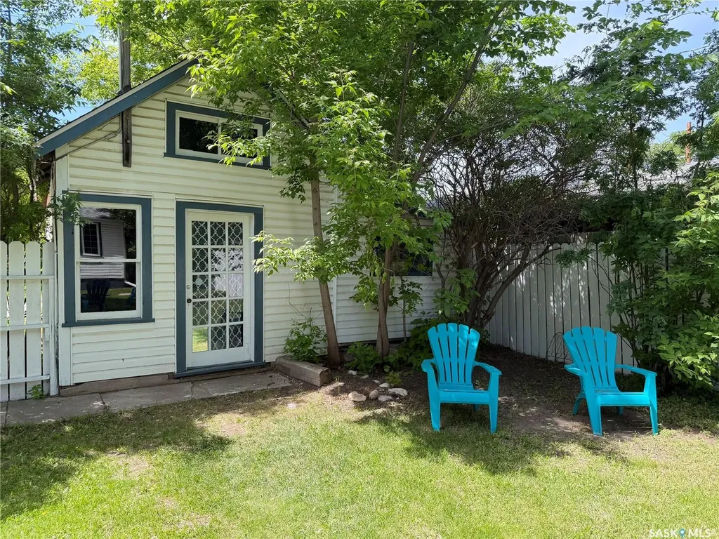 1121 B Avenue N Saskatoon SK S7L 1G2