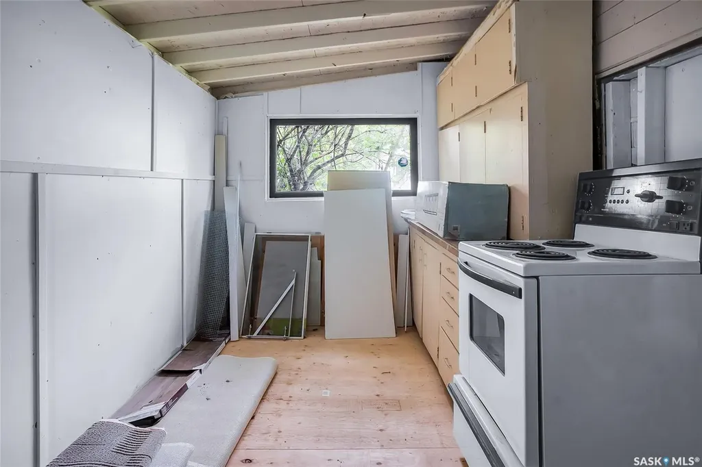 1121 B Avenue N Saskatoon SK S7L 1G2