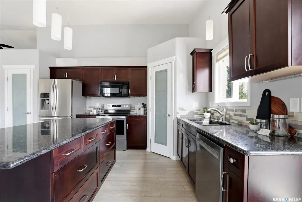 327 Roy Crescent Saskatoon SK S7W 0L1